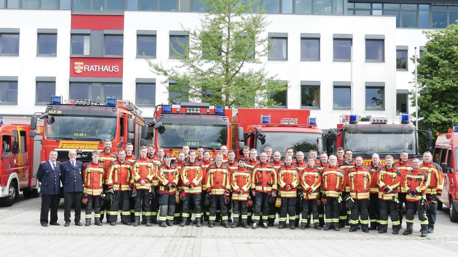 Unsere Mannschaft vor dem Rathaus